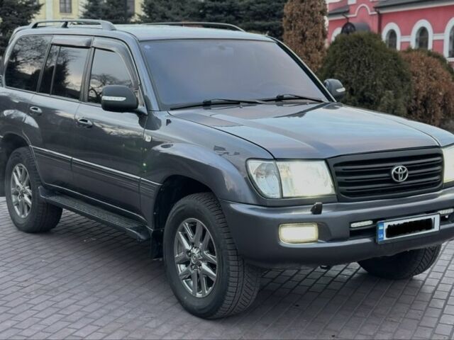 Серый Тойота Ленд Крузер 100, объемом двигателя 4.7 л и пробегом 440 тыс. км за 12500 $, фото 2 на Automoto.ua