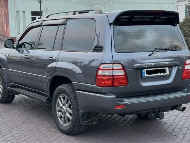 Серый Тойота Ленд Крузер 100, объемом двигателя 4.7 л и пробегом 440 тыс. км за 12500 $, фото 5 на Automoto.ua
