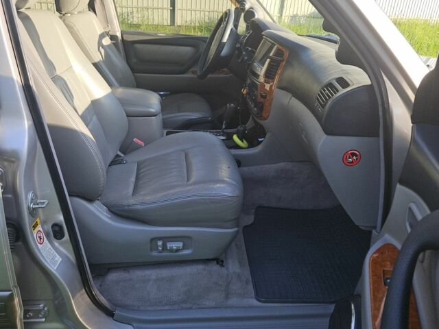 Серый Тойота Ленд Крузер 100, объемом двигателя 4.7 л и пробегом 265 тыс. км за 16700 $, фото 17 на Automoto.ua