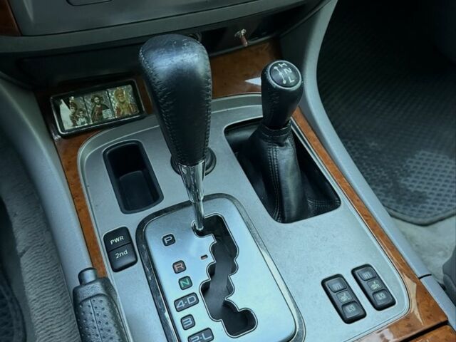 Серый Тойота Ленд Крузер 100, объемом двигателя 4.7 л и пробегом 440 тыс. км за 12500 $, фото 17 на Automoto.ua