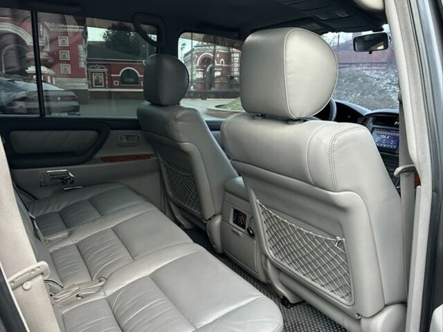 Серый Тойота Ленд Крузер 100, объемом двигателя 4.7 л и пробегом 440 тыс. км за 12500 $, фото 9 на Automoto.ua