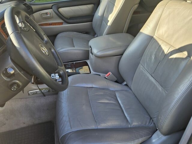 Серый Тойота Ленд Крузер 100, объемом двигателя 4.7 л и пробегом 265 тыс. км за 16700 $, фото 21 на Automoto.ua