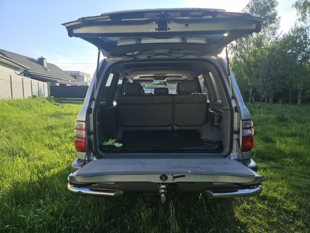 Серый Тойота Ленд Крузер 100, объемом двигателя 4.7 л и пробегом 265 тыс. км за 16700 $, фото 12 на Automoto.ua