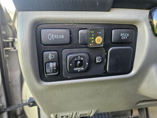 Серый Тойота Ленд Крузер 100, объемом двигателя 4.7 л и пробегом 265 тыс. км за 16700 $, фото 22 на Automoto.ua