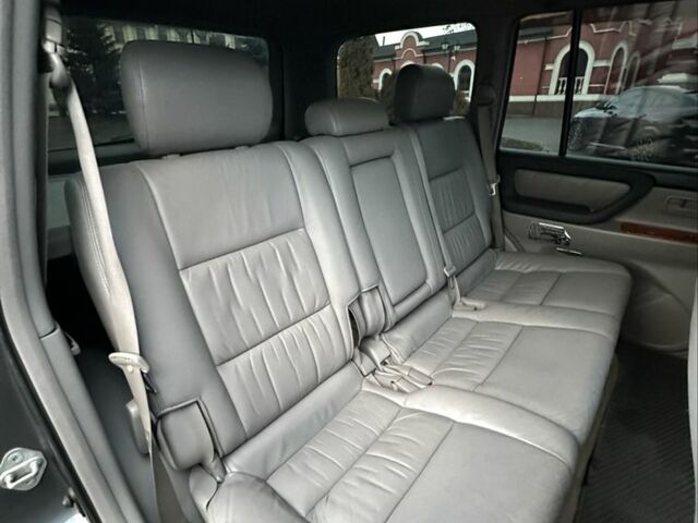 Серый Тойота Ленд Крузер 100, объемом двигателя 4.7 л и пробегом 440 тыс. км за 12500 $, фото 12 на Automoto.ua