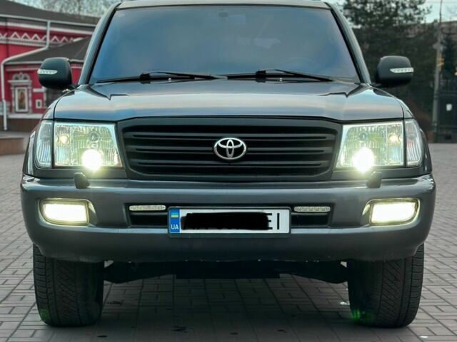 Сірий Тойота Ленд Крузер 100, об'ємом двигуна 4.7 л та пробігом 435 тис. км за 11999 $, фото 1 на Automoto.ua