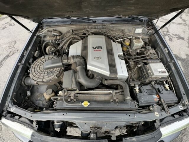 Серый Тойота Ленд Крузер 100, объемом двигателя 4.7 л и пробегом 440 тыс. км за 12500 $, фото 21 на Automoto.ua