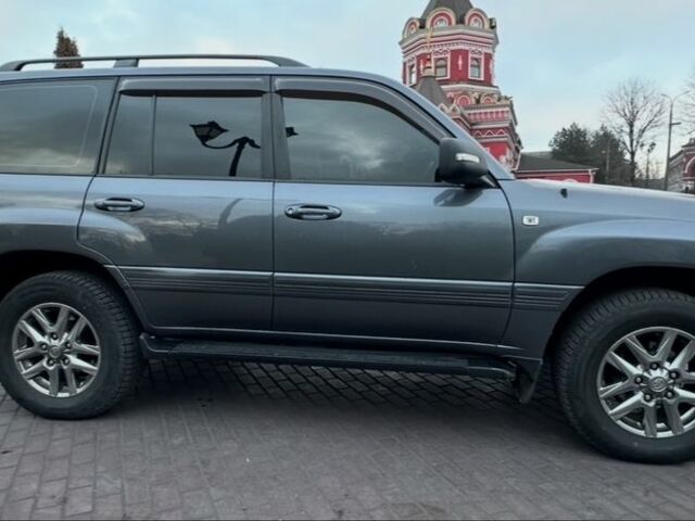 Серый Тойота Ленд Крузер 100, объемом двигателя 4.7 л и пробегом 440 тыс. км за 12500 $, фото 3 на Automoto.ua