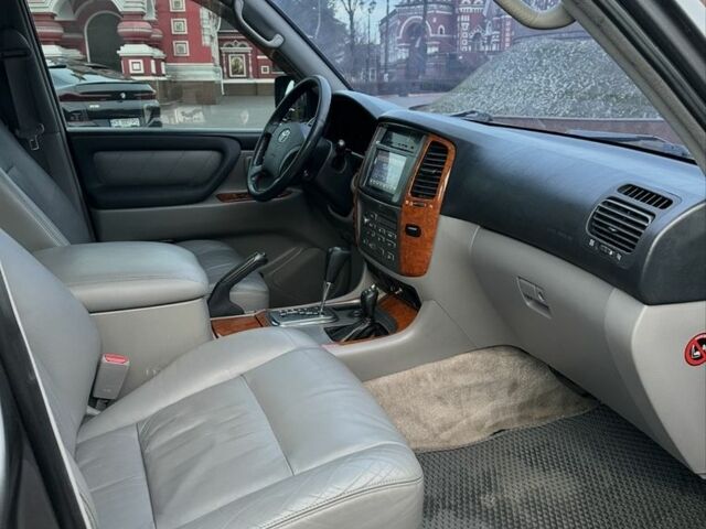 Серый Тойота Ленд Крузер 100, объемом двигателя 4.7 л и пробегом 440 тыс. км за 12500 $, фото 10 на Automoto.ua