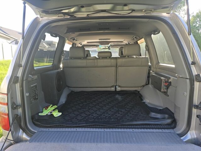 Серый Тойота Ленд Крузер 100, объемом двигателя 4.7 л и пробегом 265 тыс. км за 16700 $, фото 13 на Automoto.ua