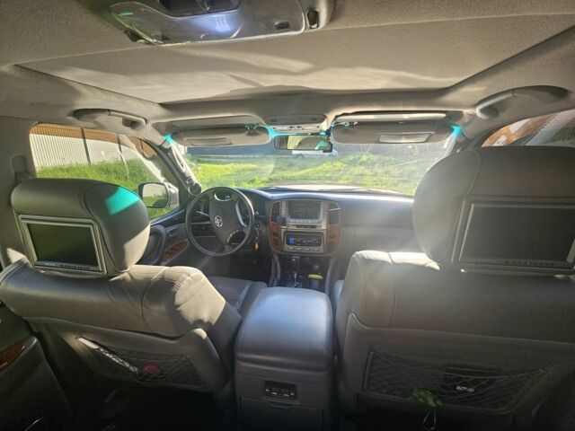 Серый Тойота Ленд Крузер 100, объемом двигателя 4.7 л и пробегом 265 тыс. км за 16700 $, фото 15 на Automoto.ua