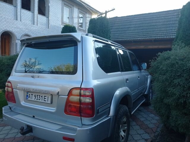 Серый Тойота Ленд Крузер 100, объемом двигателя 2.8 л и пробегом 210 тыс. км за 9999 $, фото 2 на Automoto.ua