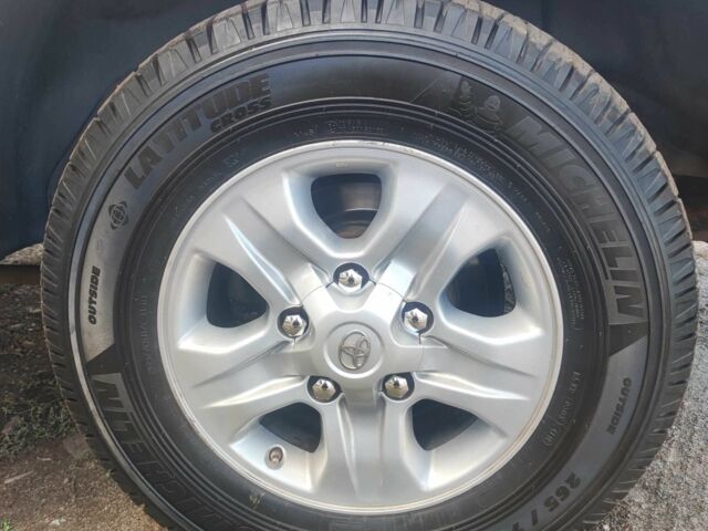 Серый Тойота Ленд Крузер 100, объемом двигателя 4.7 л и пробегом 343 тыс. км за 16900 $, фото 8 на Automoto.ua