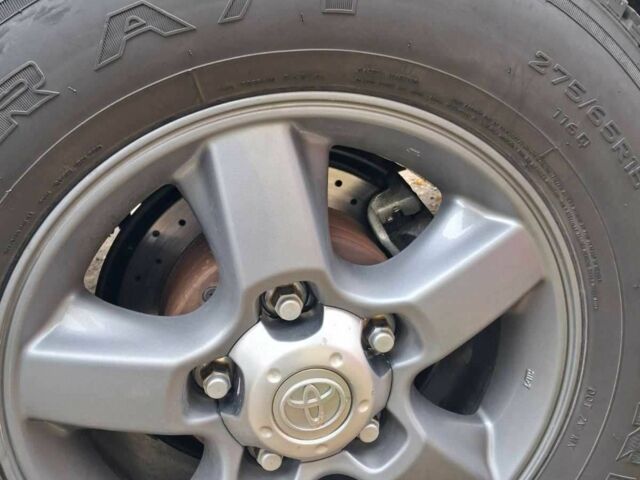 Серый Тойота Ленд Крузер 100, объемом двигателя 4.2 л и пробегом 363 тыс. км за 23500 $, фото 4 на Automoto.ua