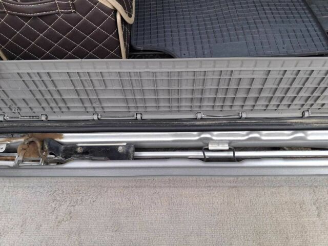 Серый Тойота Ленд Крузер 100, объемом двигателя 4.2 л и пробегом 363 тыс. км за 23500 $, фото 12 на Automoto.ua