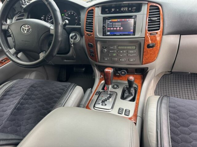 Серый Тойота Ленд Крузер 100, объемом двигателя 4.7 л и пробегом 335 тыс. км за 26500 $, фото 7 на Automoto.ua