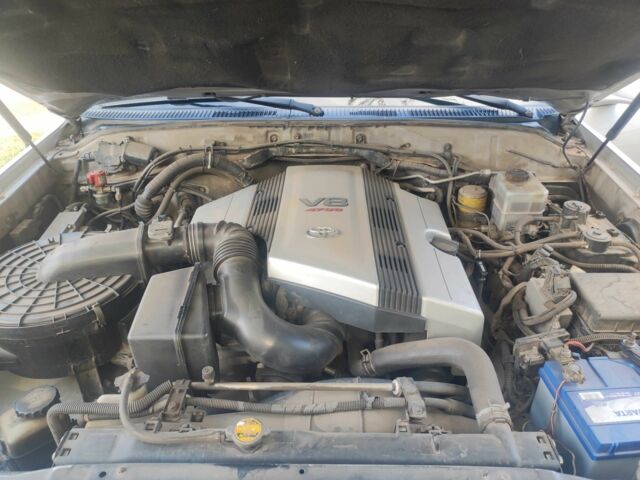 Серый Тойота Ленд Крузер 100, объемом двигателя 4.7 л и пробегом 343 тыс. км за 16900 $, фото 11 на Automoto.ua