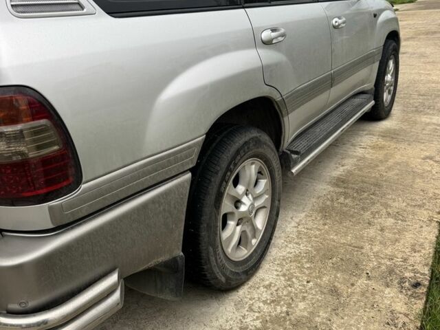 Серый Тойота Ленд Крузер 100, объемом двигателя 4.7 л и пробегом 335 тыс. км за 26500 $, фото 6 на Automoto.ua