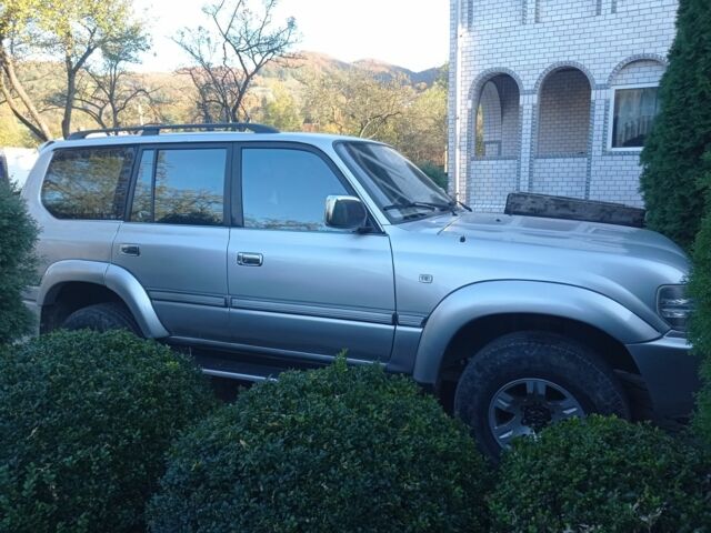 Серый Тойота Ленд Крузер 100, объемом двигателя 2.8 л и пробегом 210 тыс. км за 9999 $, фото 3 на Automoto.ua