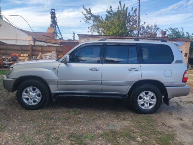 Серый Тойота Ленд Крузер 100, объемом двигателя 4.7 л и пробегом 343 тыс. км за 16900 $, фото 12 на Automoto.ua