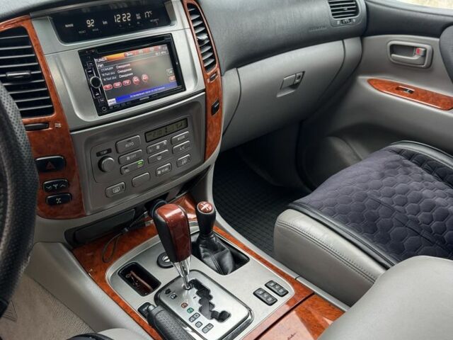 Серый Тойота Ленд Крузер 100, объемом двигателя 4.7 л и пробегом 335 тыс. км за 26500 $, фото 13 на Automoto.ua