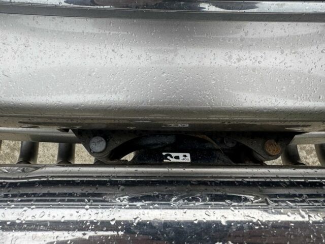 Серый Тойота Ленд Крузер 100, объемом двигателя 4.7 л и пробегом 335 тыс. км за 26500 $, фото 16 на Automoto.ua