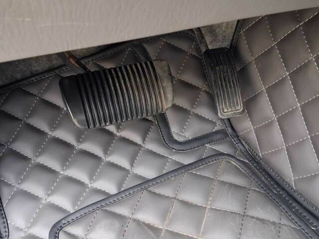 Серый Тойота Ленд Крузер 100, объемом двигателя 4.2 л и пробегом 363 тыс. км за 23500 $, фото 20 на Automoto.ua