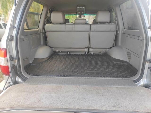 Серый Тойота Ленд Крузер 100, объемом двигателя 4.7 л и пробегом 343 тыс. км за 16900 $, фото 9 на Automoto.ua