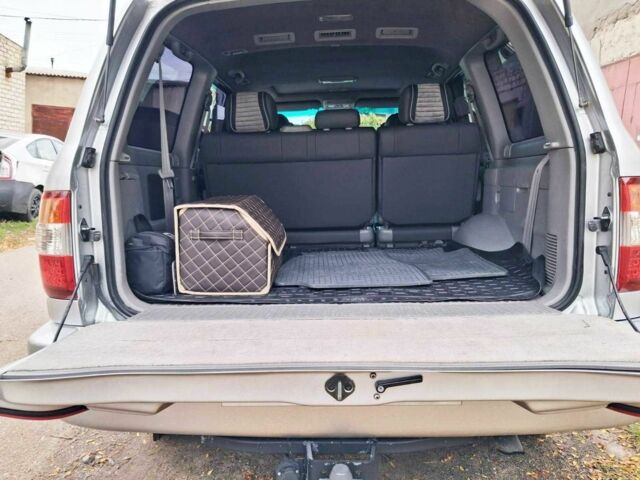 Серый Тойота Ленд Крузер 100, объемом двигателя 4.2 л и пробегом 363 тыс. км за 23500 $, фото 10 на Automoto.ua