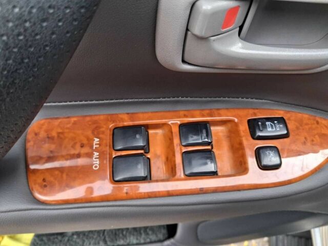 Серый Тойота Ленд Крузер 100, объемом двигателя 4.2 л и пробегом 363 тыс. км за 23500 $, фото 23 на Automoto.ua