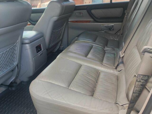 Серый Тойота Ленд Крузер 100, объемом двигателя 4.7 л и пробегом 343 тыс. км за 16900 $, фото 7 на Automoto.ua