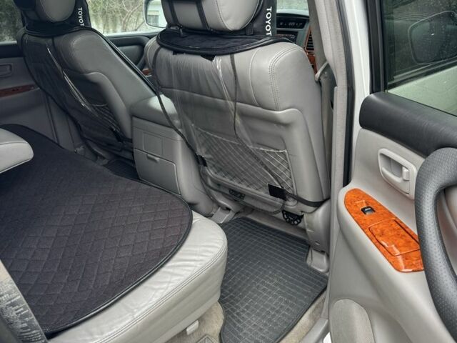 Серый Тойота Ленд Крузер 100, объемом двигателя 4.7 л и пробегом 335 тыс. км за 26500 $, фото 9 на Automoto.ua