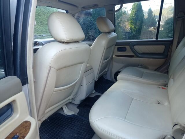 Серый Тойота Ленд Крузер 100, объемом двигателя 2.8 л и пробегом 210 тыс. км за 9999 $, фото 6 на Automoto.ua