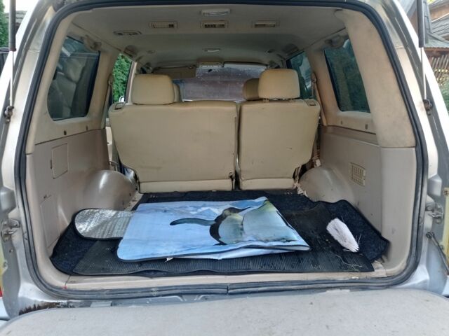 Серый Тойота Ленд Крузер 100, объемом двигателя 2.8 л и пробегом 210 тыс. км за 9999 $, фото 7 на Automoto.ua