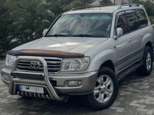 Серый Тойота Ленд Крузер 100, объемом двигателя 4.7 л и пробегом 335 тыс. км за 26500 $, фото 1 на Automoto.ua