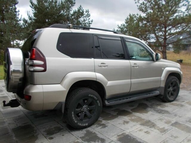 Серый Тойота Ленд Крузер 100, объемом двигателя 3 л и пробегом 270 тыс. км за 3200 $, фото 4 на Automoto.ua