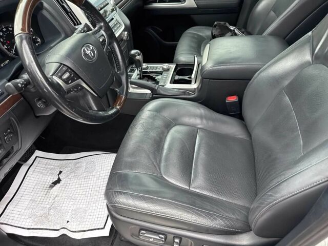 Серый Тойота Ленд Крузер 100, объемом двигателя 5.7 л и пробегом 42 тыс. км за 13000 $, фото 10 на Automoto.ua