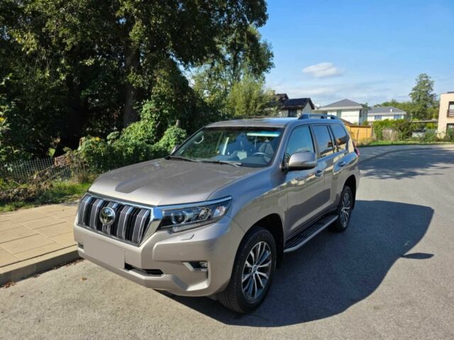 Серый Тойота Ленд Крузер 100, объемом двигателя 2.8 л и пробегом 12 тыс. км за 32000 $, фото 2 на Automoto.ua