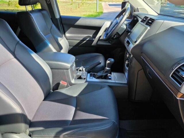 Серый Тойота Ленд Крузер 100, объемом двигателя 2.8 л и пробегом 12 тыс. км за 32000 $, фото 9 на Automoto.ua