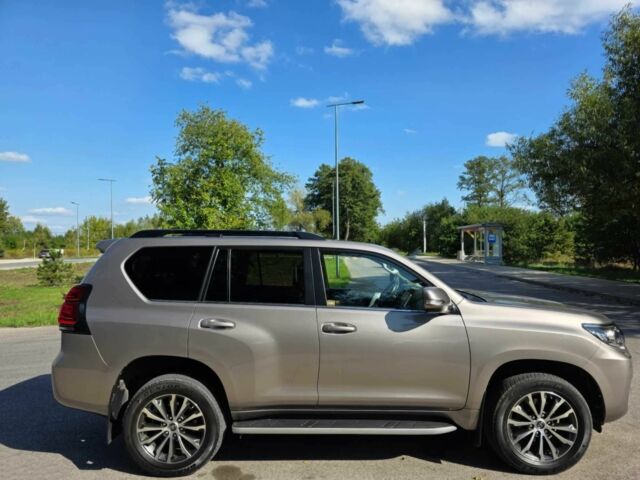 Серый Тойота Ленд Крузер 100, объемом двигателя 2.8 л и пробегом 12 тыс. км за 32000 $, фото 3 на Automoto.ua