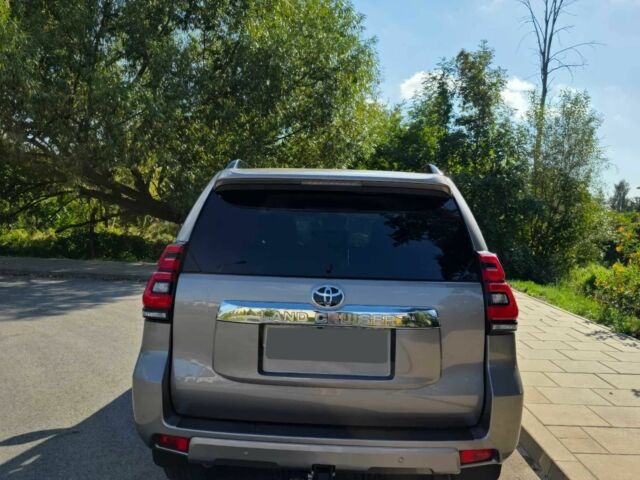 Серый Тойота Ленд Крузер 100, объемом двигателя 2.8 л и пробегом 12 тыс. км за 32000 $, фото 6 на Automoto.ua