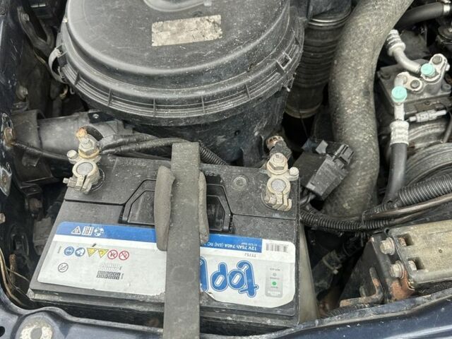 Синий Тойота Ленд Крузер 100, объемом двигателя 4.2 л и пробегом 225 тыс. км за 16000 $, фото 11 на Automoto.ua