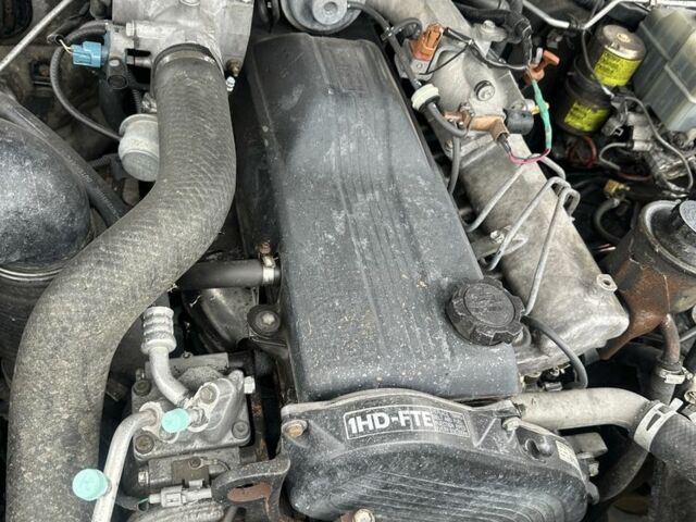 Синий Тойота Ленд Крузер 100, объемом двигателя 4.2 л и пробегом 225 тыс. км за 16000 $, фото 9 на Automoto.ua