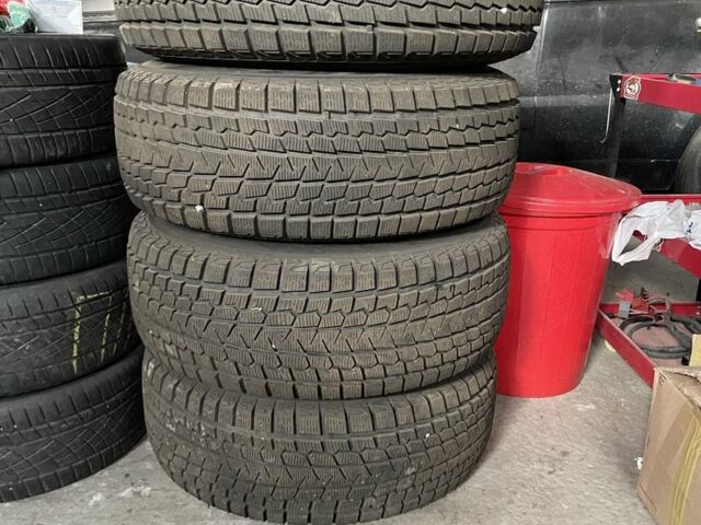 Зеленый Тойота Ленд Крузер 100, объемом двигателя 4.7 л и пробегом 300 тыс. км за 12000 $, фото 6 на Automoto.ua