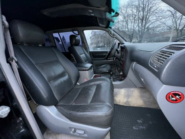 Черный Тойота Ленд Крузер 105, объемом двигателя 0 л и пробегом 350 тыс. км за 24990 $, фото 13 на Automoto.ua