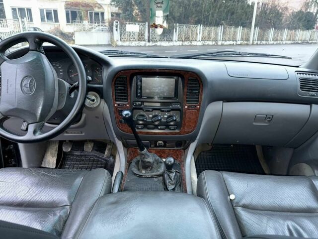 Черный Тойота Ленд Крузер 105, объемом двигателя 0 л и пробегом 350 тыс. км за 24990 $, фото 14 на Automoto.ua