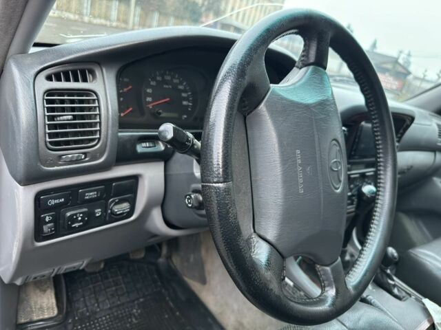 Черный Тойота Ленд Крузер 105, объемом двигателя 0 л и пробегом 350 тыс. км за 24990 $, фото 11 на Automoto.ua