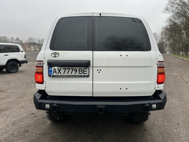 Серый Тойота Ленд Крузер 105, объемом двигателя 4.5 л и пробегом 210 тыс. км за 23000 $, фото 6 на Automoto.ua