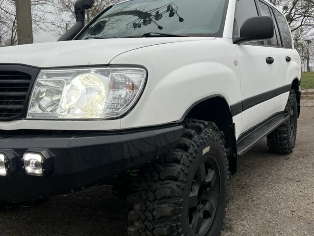 Серый Тойота Ленд Крузер 105, объемом двигателя 4.5 л и пробегом 210 тыс. км за 23000 $, фото 5 на Automoto.ua