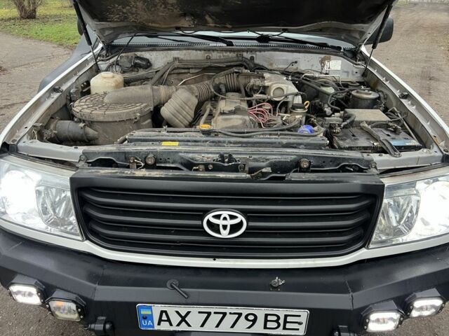 Серый Тойота Ленд Крузер 105, объемом двигателя 4.5 л и пробегом 210 тыс. км за 23000 $, фото 14 на Automoto.ua